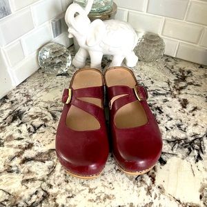 Dansko Red burgundy Women shoes leather size 36 or 5.5-6 US